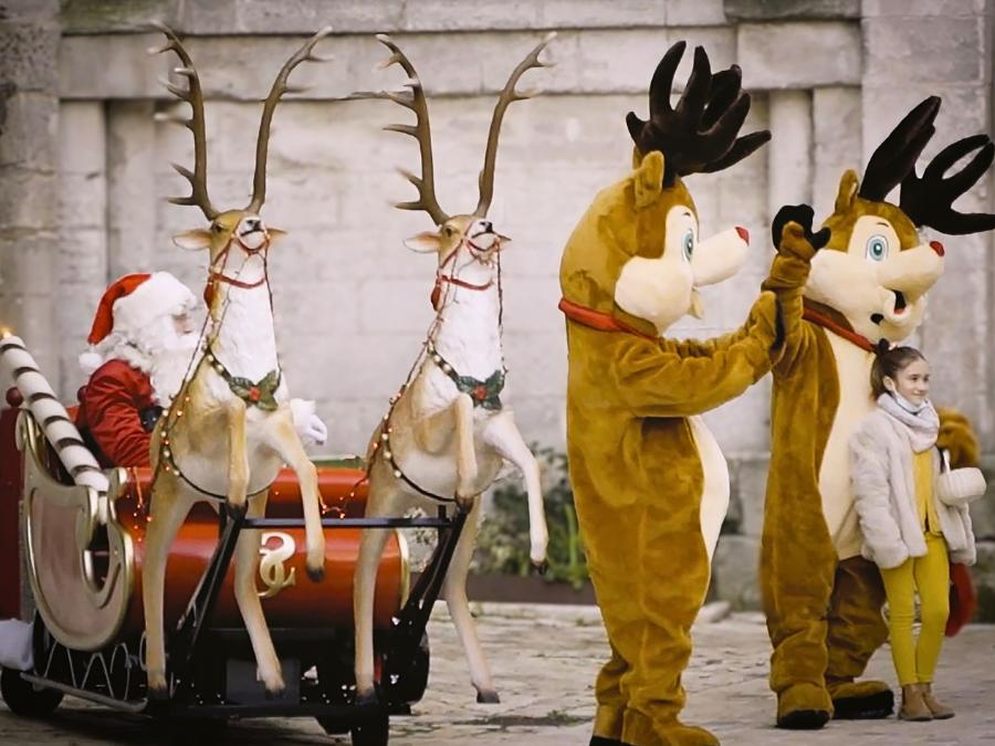 Parade du Père Noël ENVOL avec rennes pour ville et collectivité
