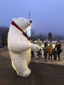 mascotte-ours-gonflable-polaire