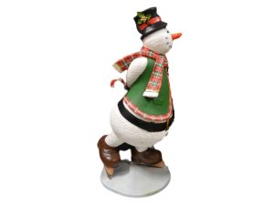 location-statue-bonhomme-de-neige-sur-patins